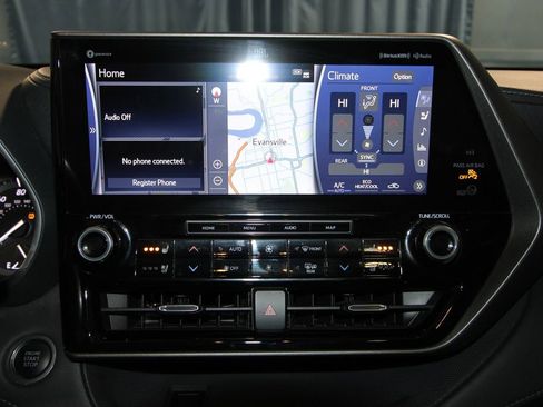 Used 2021 Toyota Highlander Limited image 18