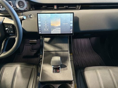 Used 2025 Land Rover Range Rover Evoque Dynamic SE image 19