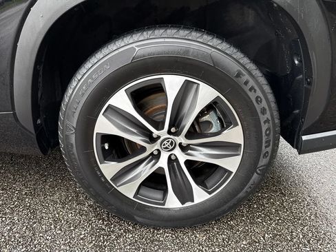Used 2022 Toyota Highlander XLE FWD image 20