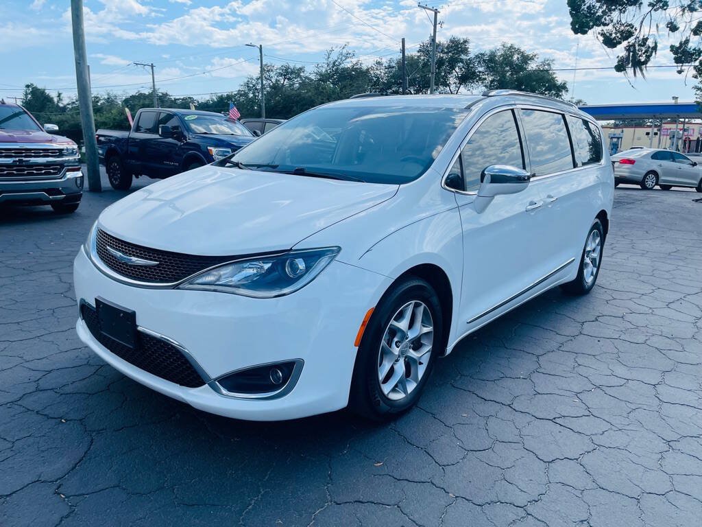 Used 2020 Chrysler Pacifica Limited FWD image 4