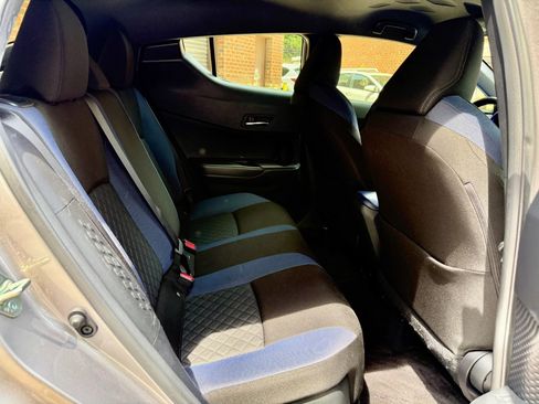 Used 2020 Toyota C-HR XLE FWD image 21