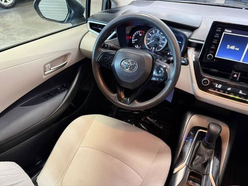 Used 2021 Toyota Corolla LE FWD image 18