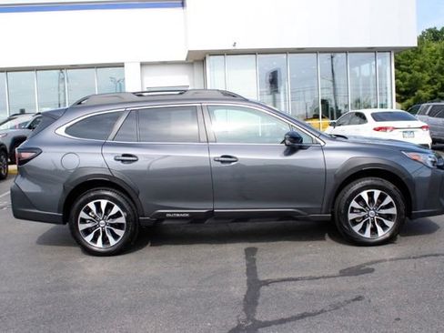 Certified 2025 Subaru Outback Limited AWD/4WD image 2