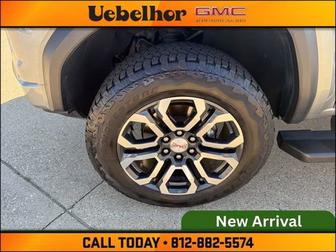Used 2024 GMC Canyon AT4 w/ AT4 Premium Package AWD/4WD image 14