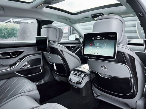 Used 2021 Mercedes-Benz Maybach S 580 4MATIC image 36