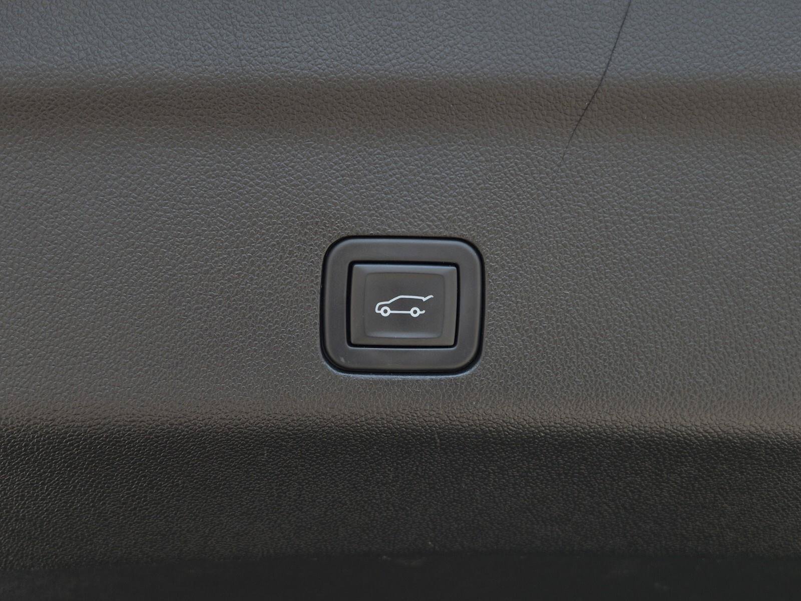 Used 2023 Cadillac Escalade ESV Sport Platinum w/ LPO, Floor Liner Package AWD/4WD image 9