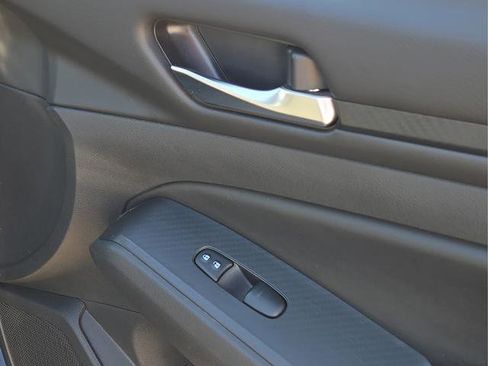 Used 2024 Nissan Altima 2.5 SV image 13