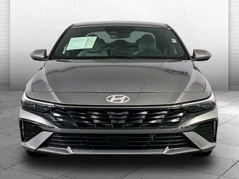 Used 2025 Hyundai Elantra Limited FWD image 2