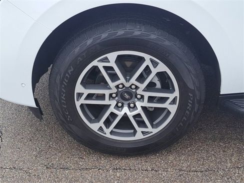 Certified 2025 Ford Expedition Active image 9