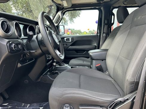 Used 2023 Jeep Gladiator Overland image 14