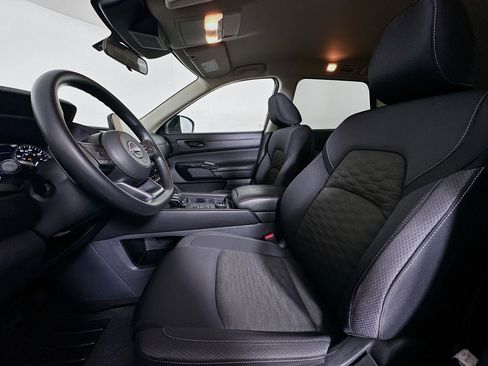 Used 2024 Nissan Pathfinder S image 13