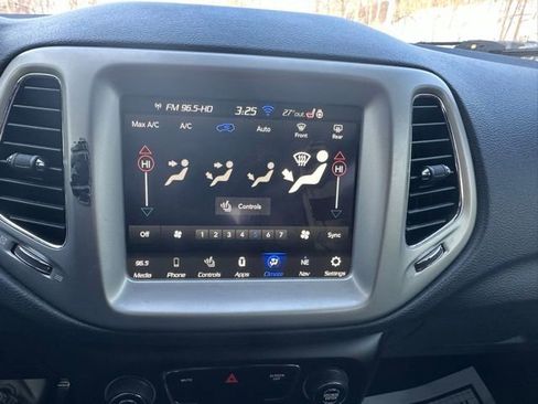 Used 2021 Jeep Compass Latitude image 30