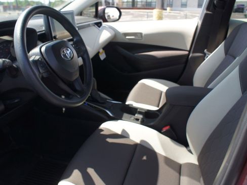 Used 2025 Toyota Corolla LE FWD image 11