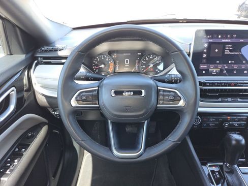 Used 2025 Jeep Compass Limited AWD/4WD image 15