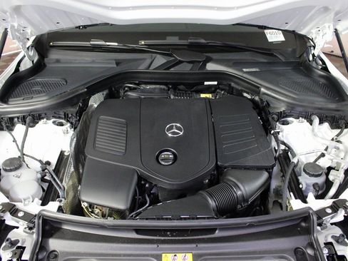 Certified 2025 Mercedes-Benz GLC 300 4MATIC image 33