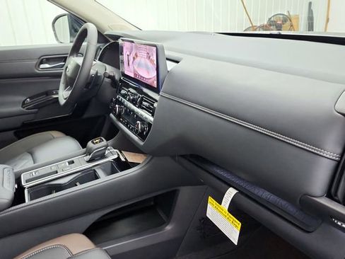 New 2026 Nissan Pathfinder Platinum FWD image 38