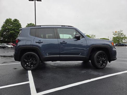 Used 2022 Jeep Renegade Altitude w/ Convenience Group AWD/4WD image 22
