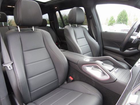 Certified 2025 Mercedes-Benz GLS 450 4MATIC image 21