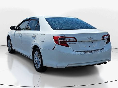 Used 2014 Toyota Camry LE FWD image 8