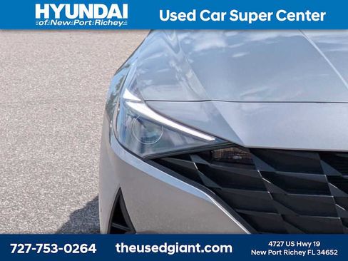 Used 2023 Hyundai Elantra SE w/ Cargo Package FWD image 9