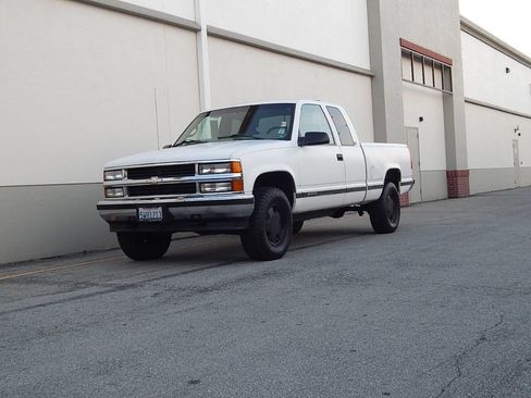 Used 1997 Chevrolet Silverado 1500 4x4 Extended Cab w/ Preferred Equipment Group 3 image 12