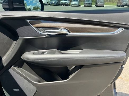 Used 2018 Cadillac XT5 Platinum w/ Driver Assist Package AWD/4WD image 10