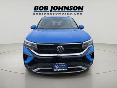 Used 2023 Volkswagen Taos SE w/ Black Wheel Package