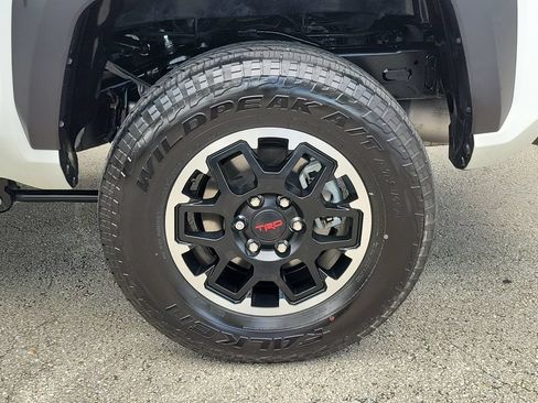 Used 2025 Toyota Tacoma TRD Off-Road AWD/4WD image 5