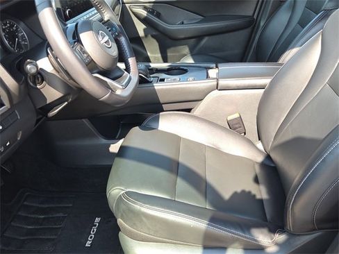 Used 2023 Nissan Rogue SL w/ SL Premium Package image 17