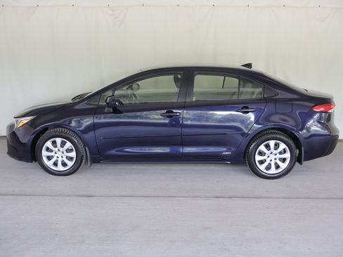 Used 2024 Toyota Corolla LE AWD/4WD image 23