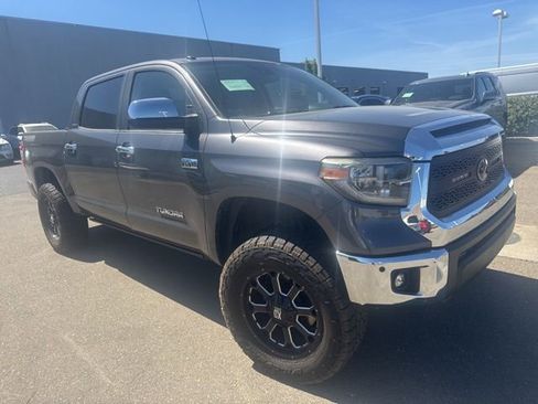 Used 2018 Toyota Tundra Limited w/ Limited Premium Package image 5