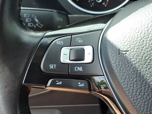 Used 2018 Volkswagen Tiguan SE AWD/4WD image 26