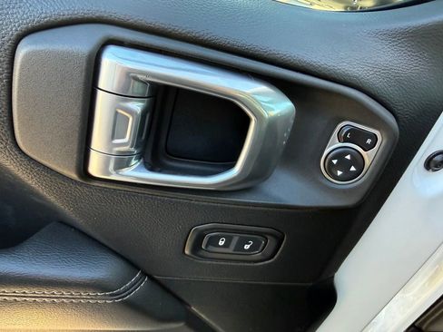 Used 2021 Jeep Gladiator Overland w/ Popular Equipment Package image 11