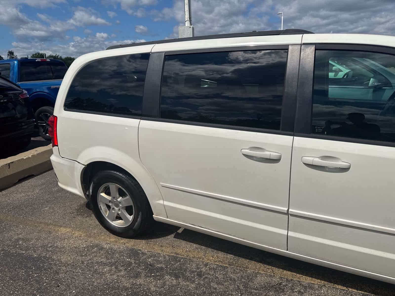 Used 2013 Dodge Grand Caravan SXT FWD image 8