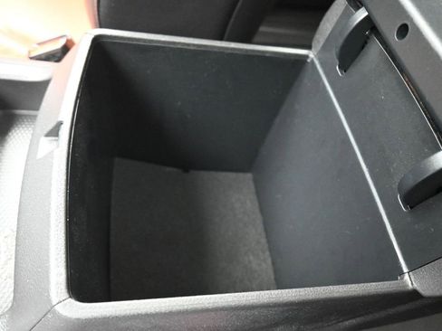 Used 2024 Kia Carnival SX Prestige image 32