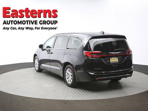 Used 2023 Chrysler Pacifica Touring-L image 64