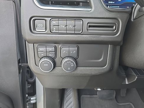 Used 2023 Chevrolet Suburban LT image 21