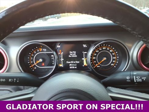 Used 2021 Jeep Gladiator Sport image 15