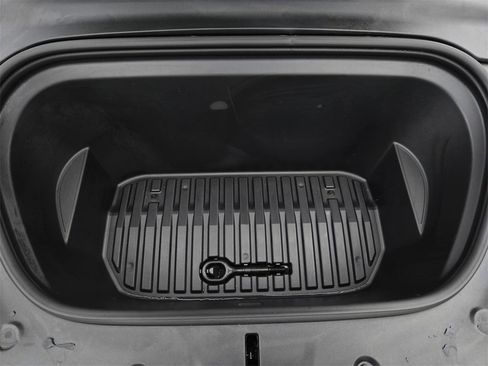 Used 2023 Tesla Model Y Long Range image 23