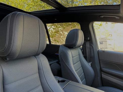 Used 2024 Mercedes-Benz GLS 450 4MATIC image 21