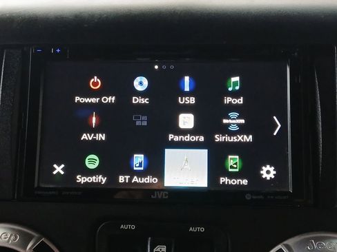 Used 2013 Jeep Wrangler Unlimited Sahara w/ Connectivity Group AWD/4WD image 8