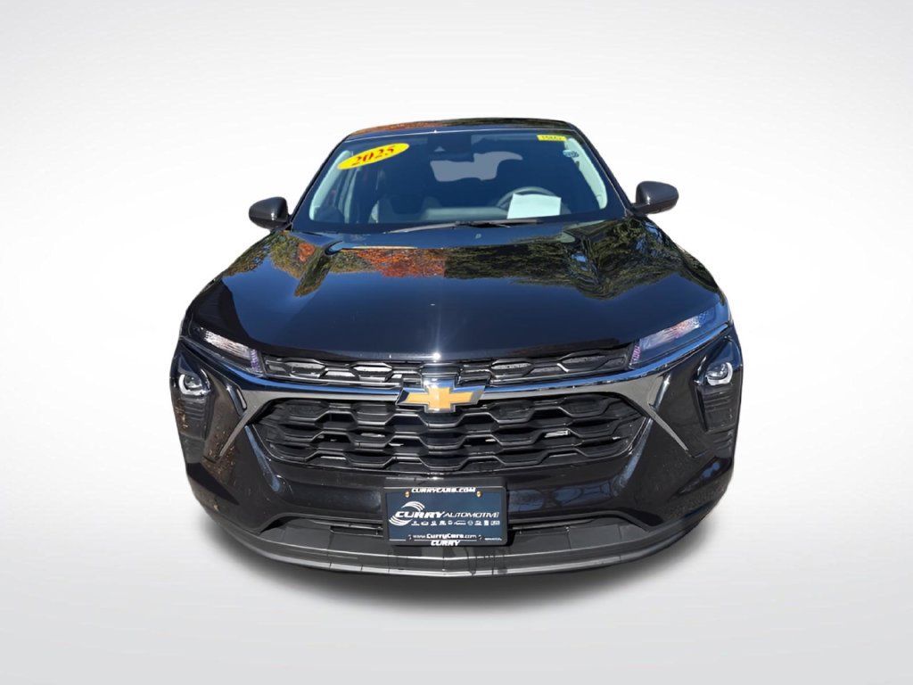 Used 2025 Chevrolet Trax LS FWD image 2