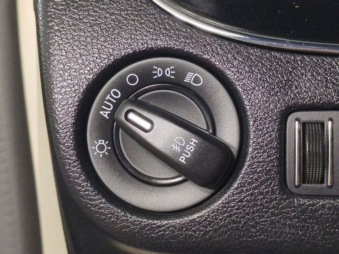 Used 2019 Dodge Grand Caravan SXT FWD image 29