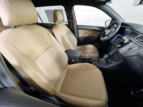 Used 2023 Volkswagen Tiguan SE AWD/4WD image 27