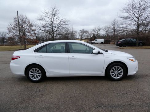 Used 2015 Toyota Camry LE image 4