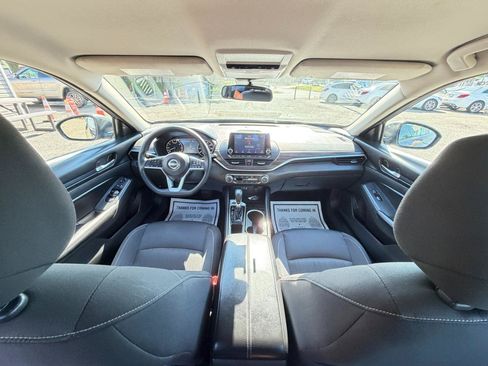 Used 2024 Nissan Altima 2.5 SV FWD image 25
