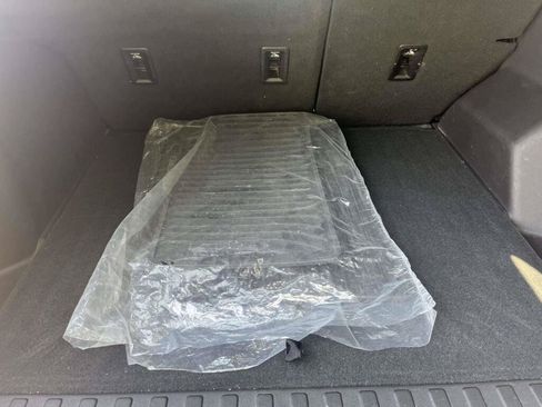 Used 2019 Chevrolet Equinox LT FWD image 18