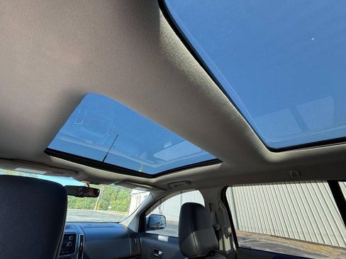 Used 2010 Ford Edge Limited FWD image 12