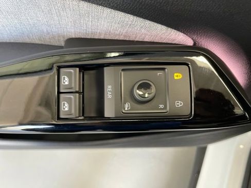Used 2023 Volkswagen ID.4 Pro RWD image 28