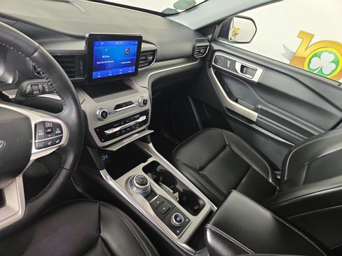 Used 2023 Ford Explorer XLT w/ Equipment Group 202A AWD/4WD image 25